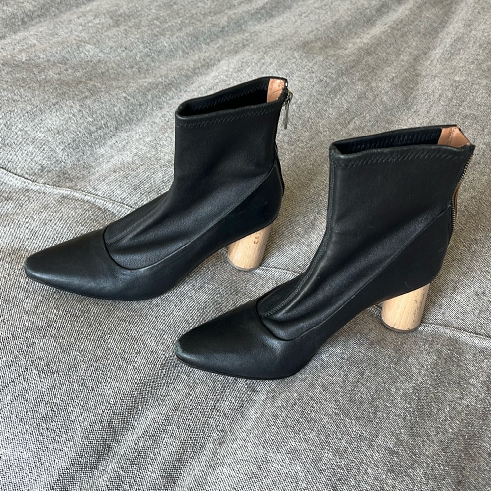 LOQ black leather boots | size 38